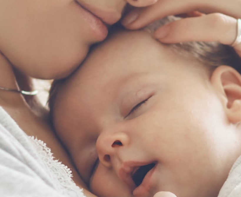 ¿Cómo aprende a abrazar un bebé?