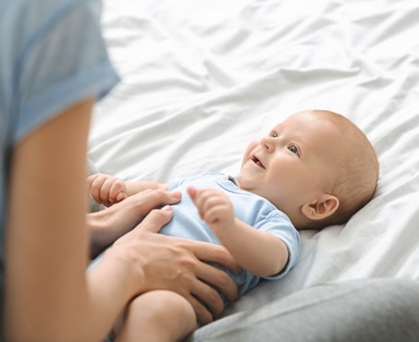Las habilidades motrices de tu bebé durante el primer año