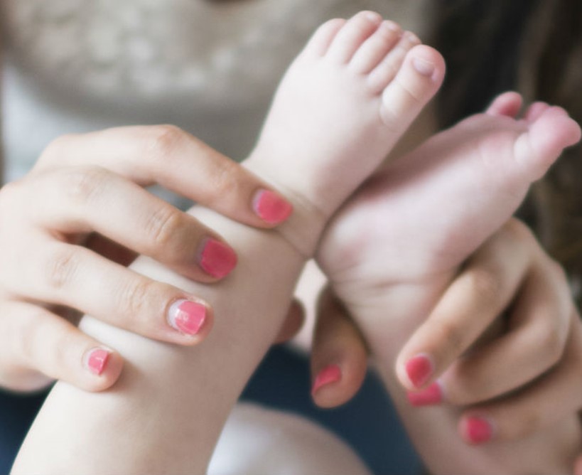 5 beneficios de darle masajes a tu bebé