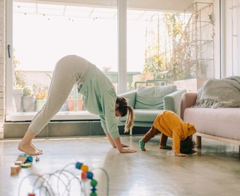 Practica yoga en familia